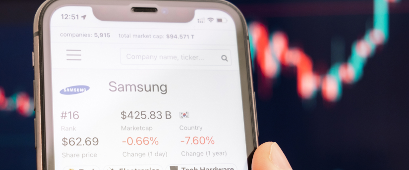 Sleek Samsung mobile phone, a fusion of style and innovation, delivering a seamless and powerful mobile experience. Elevate your connectivity. 